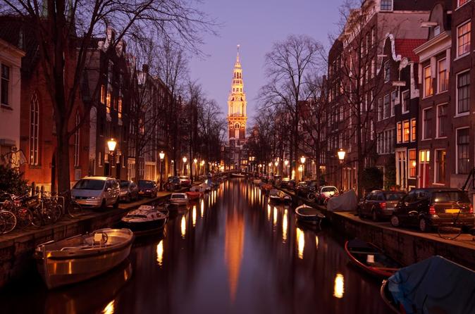 Croisière guidée en soirée sur les canaux d'Amsterdam, avec vin et fromage