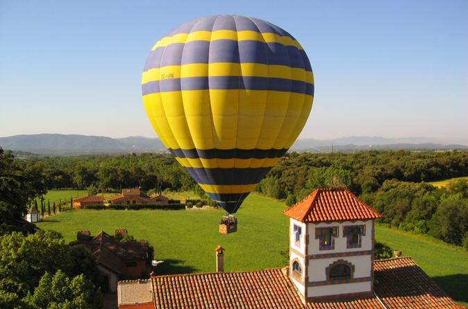 Hot air balloon flight over catalonia with pick up from barcelona in barcelona 115024