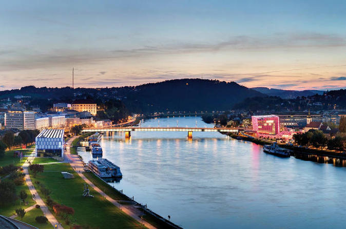 Daily Door to door Shared Shuttle bus from Cesky Krumlov to Linz