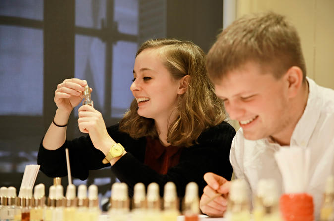 Workshop in Paris: Create your Own Parfum - 14:00
