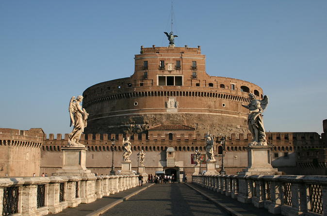 Excursion au château Saint Ange et sur la place Saint-Pierre en petit groupe au départ de Rome