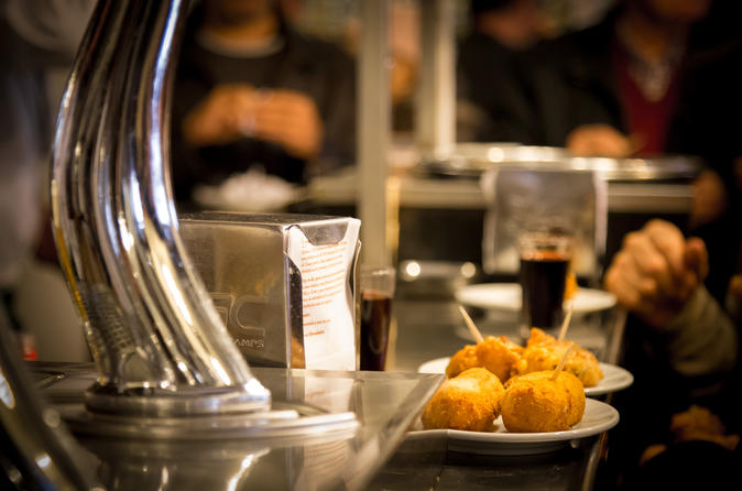 Madrid Historical Walking Tour with Food Tasting and Dinner
