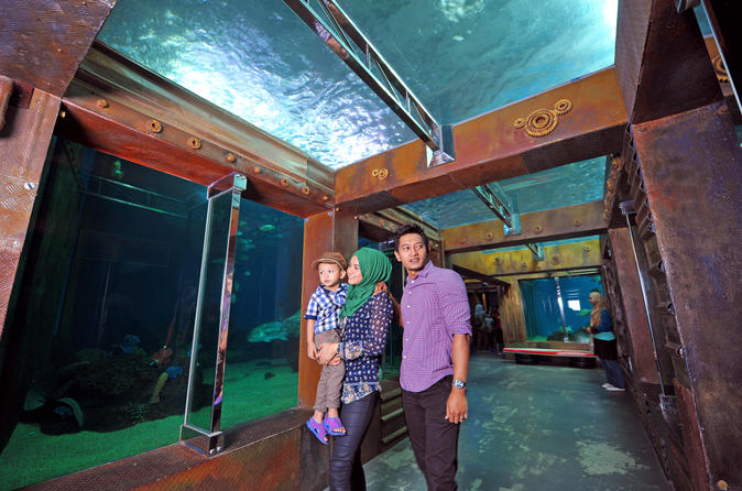 Langkawi Underwater World and Crocodile Farm Tour