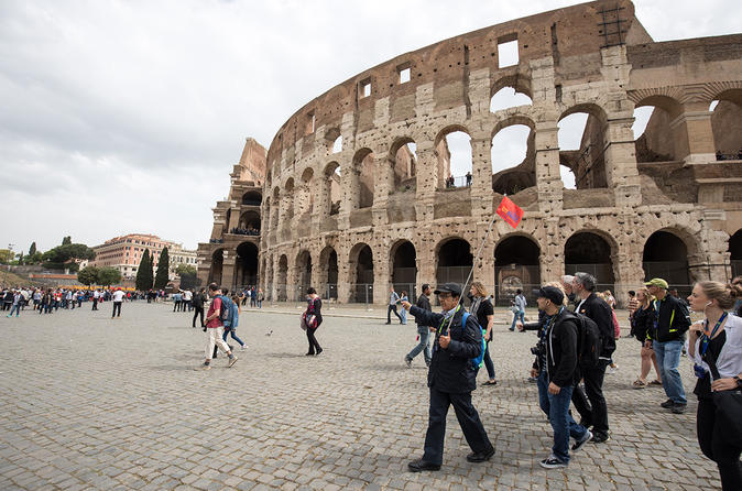 Excursion pour découvrir la Rome antique et le Colisée : pièces du souterrain et l'arène