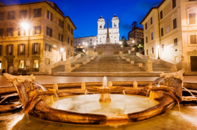 Excursão noturna pela Roma iluminada com aperitivos