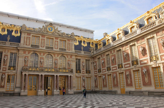 Skip-the-Line Versailles Palace Day Trip for Families from Paris - Tour With Show at 1:00pm