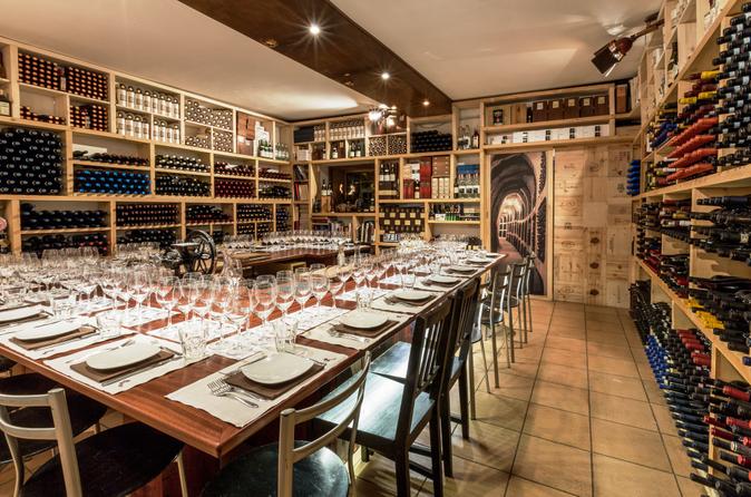 Degustação de vinhos e alimentos com um sommelier especializado em Roma