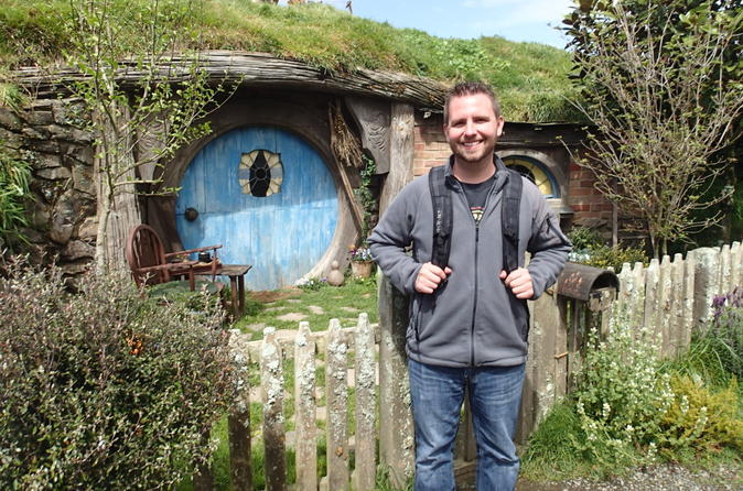 Waitomo Caves and 'The Lord of the Rings' Hobbiton Movie Set Day Trip from Auckland
