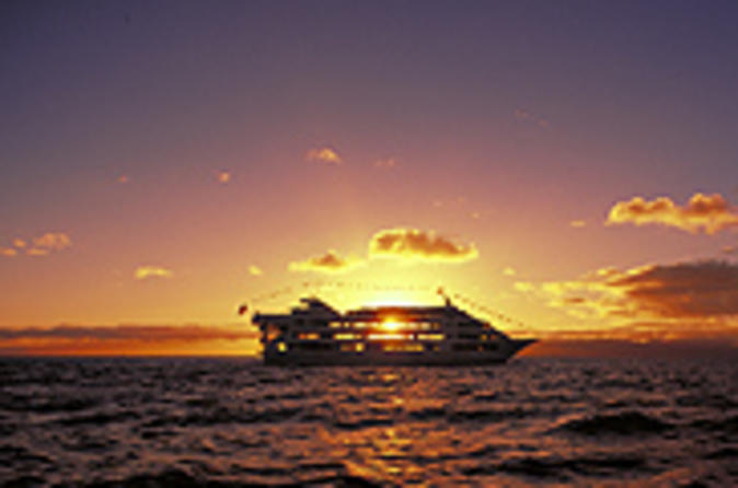Dîner-croisière et spectacle au coucher de soleil à Oahu