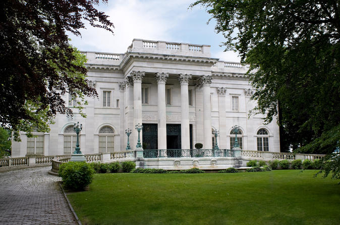 Newport Mansions and Waterfront Sightseeing Tour from Boston