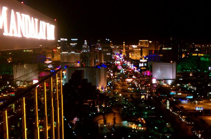 2-Hour Las Vegas Strip Walking Tour with Photographer