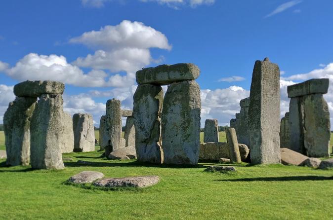 All-Inclusive Stonehenge and Authentic England Small-Group Tour from Bath