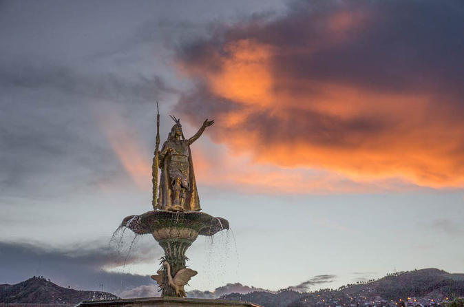 Cuzco en soirée avec un pisco sour et le planétarium