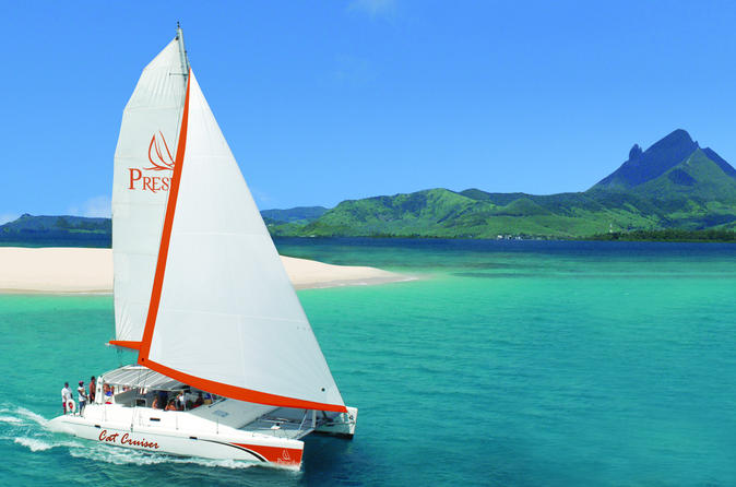 Croisière en catamaran : île aux Cerfs avec déjeuner-barbecue sur l'île Maurice