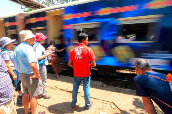 Yangon en train circulaire : la vie est au long du circuit