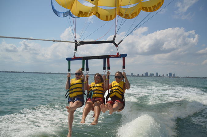 Excursion avec parachute ascensionnel dans la baie de Biscayne à Miami