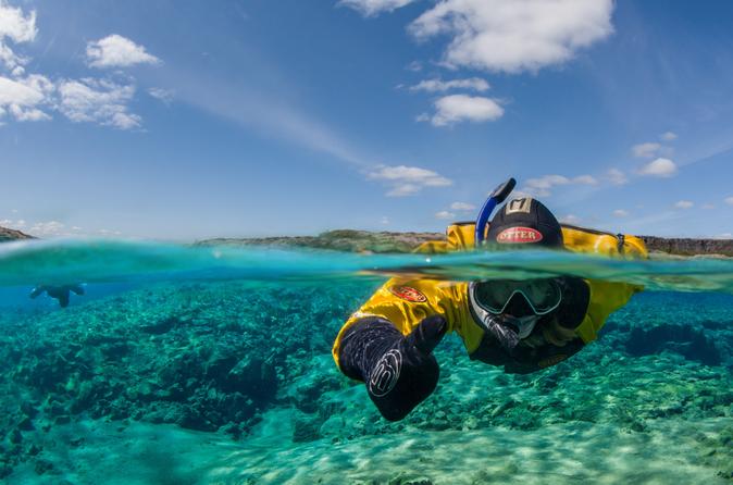Plongée avec tuba en petit groupe dans les eaux cristallines de Silfra au départ de Reykjavik