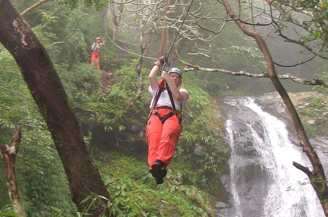 Seilrutschen-Tour von La Fortuna: 25 Seile über 11 Wasserfälle