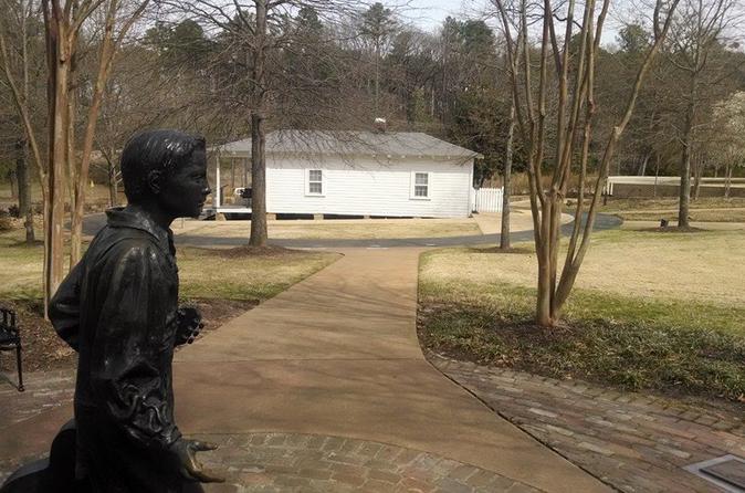 Tour of the Childhood Home of Elvis Presley