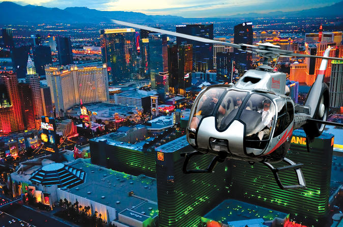 Volo notturno della Strip di Las Vegas in elicottero con trasporto