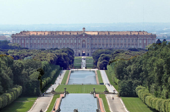 Tour di un giorno da Napoli alla Reggia di Caserta con shopping