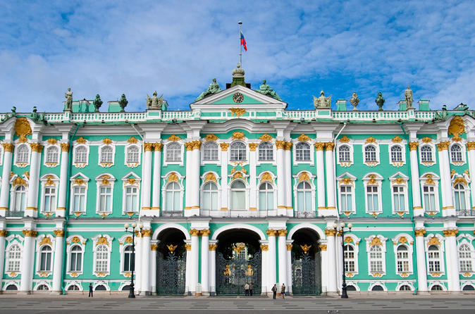 One-Day Essential Tour of St Petersburg with Hermitage & Canal Cruise