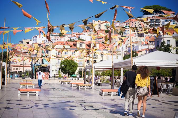 Esperienza di Lisbona: Tour a Piedi per piccoli gruppi con degustazione di cibi e vini