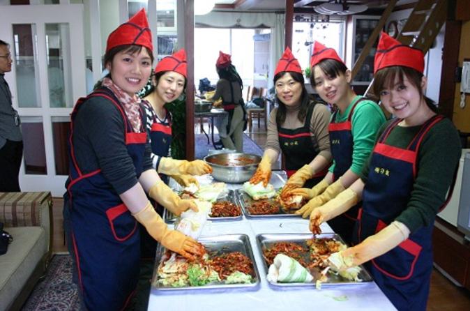 Korean cultural experience kimchi making hanbok wearing and tea in seoul 166097
