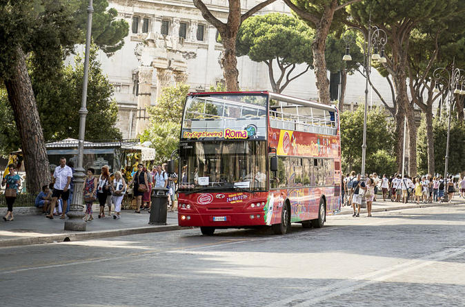 Excursão com várias paradas pelas catacumbas de Domitilla e Roma
