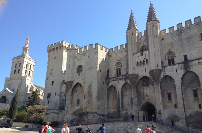 Avignon and Luberon Villages Small Group Tour from Marseille