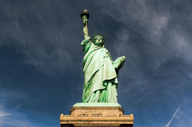 Tour per piccoli gruppi con accesso anticipato alla Statua della Libertà e Ellis Island