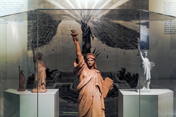 Twisted Statue-Tour: Unter dem Rock von Lady Liberty