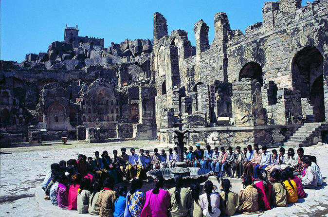 Hyderabad Half-Day Tour: Golconda Fort and Qutub Shahi Tombs