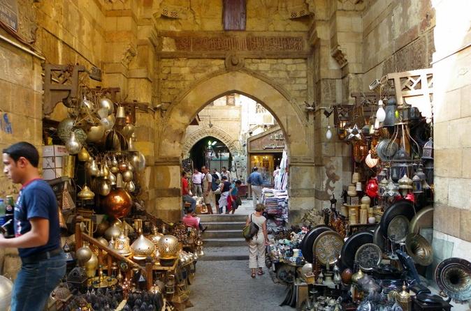 Les points forts égyptiens : le musée de la Mosquée d'albâtre, l'Église suspendue et le souk de Khan au départ du Caire