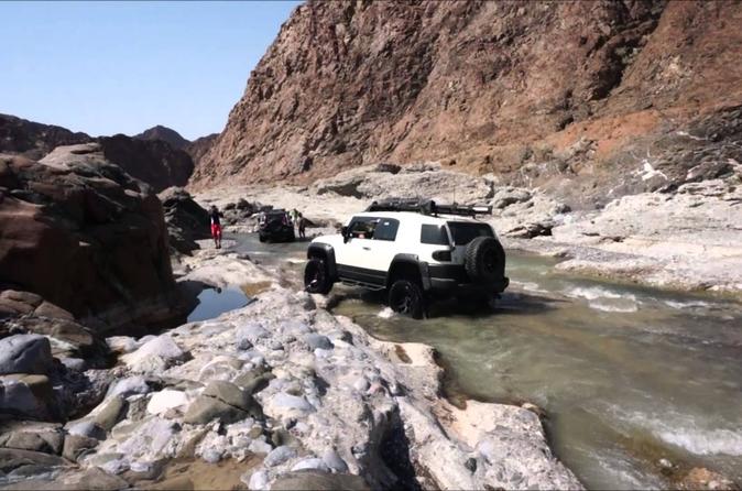 Private Day Tour: Wadi Al Abyadh by 4x4 from Muscat