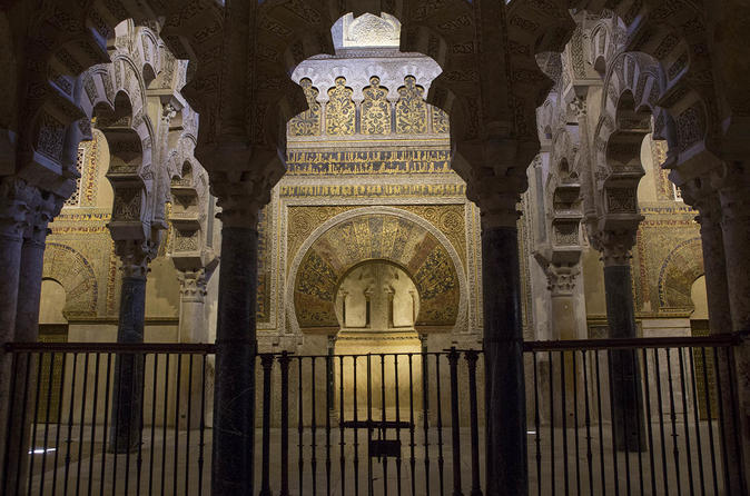 Cordoba Mosque-Cathedral and Jewish Quarter Walking Tour with Tapa and Drink - Tour in english 10:00