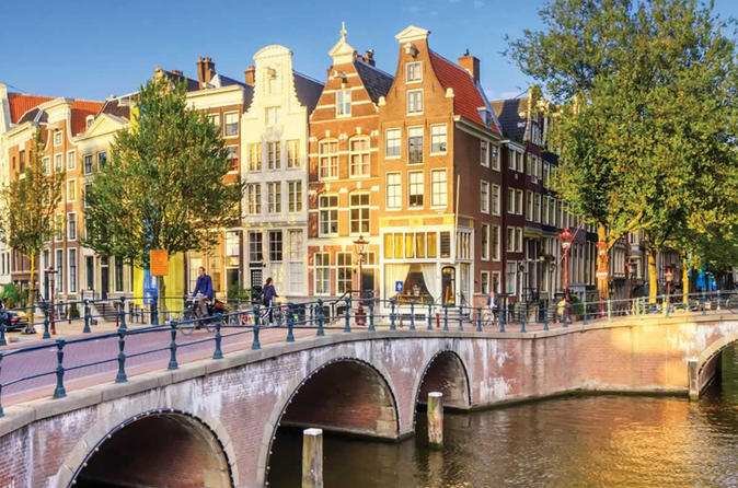 SuperSaver Private Guided Walking Tour: Amsterdam City Center & Red Light District