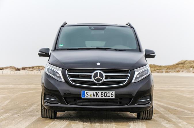 Private Arrival Transfer by Luxury Van from Prague Hlavni Nadrazi Railway Station